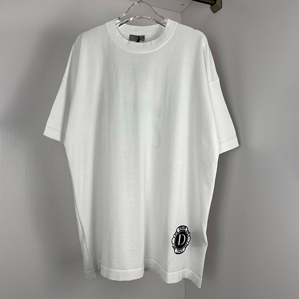 《バックプリントがかっこいい★》ディオール クルーネックTシャツ 偽物 483M648A